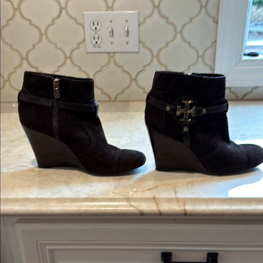Women's Tory Burch brown suede Wedge Ankle Bootie size 9.5
